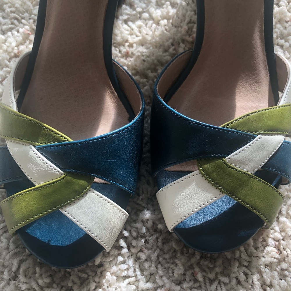 Shoes - Picture 4 of 6